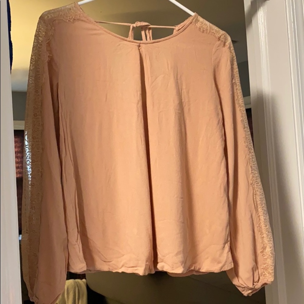 Blouse with lace arms